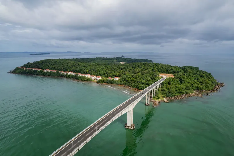 Cape Fahn's private islet and its footbridge from above