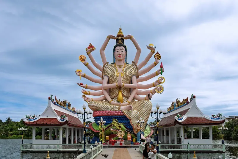 The much larger 18-armed Guan Yin statue at nearby Wat Plai Laem, shown here for comparison