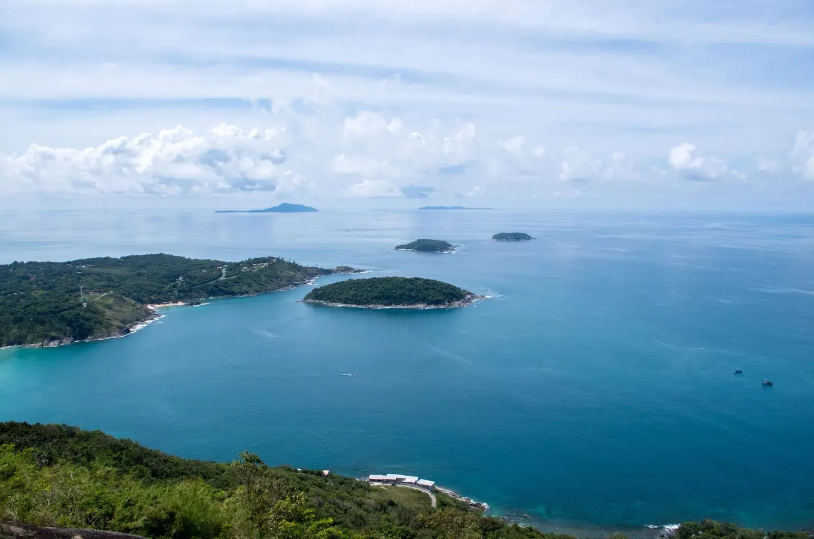 Samui or Phuket? Which Island Wins by Season & Budget (2026)
