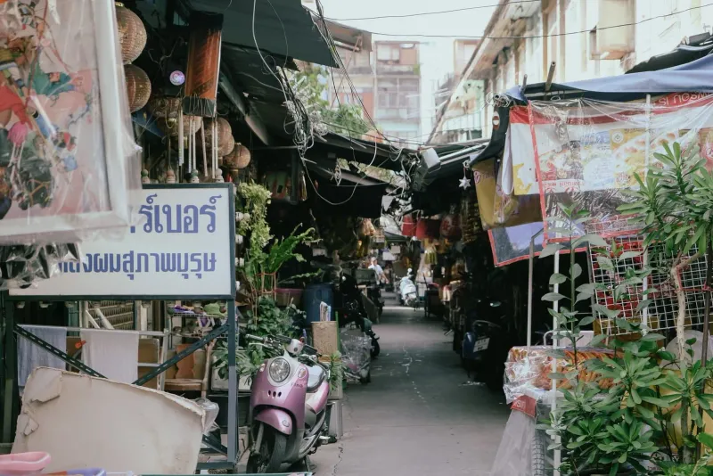 Busy Thai street market with local shops, a low-cost way to eat and shop on a Koh Samui trip