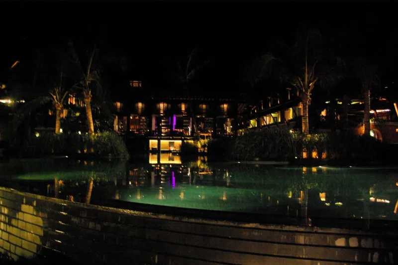 Pool bei Nacht Mai Samui