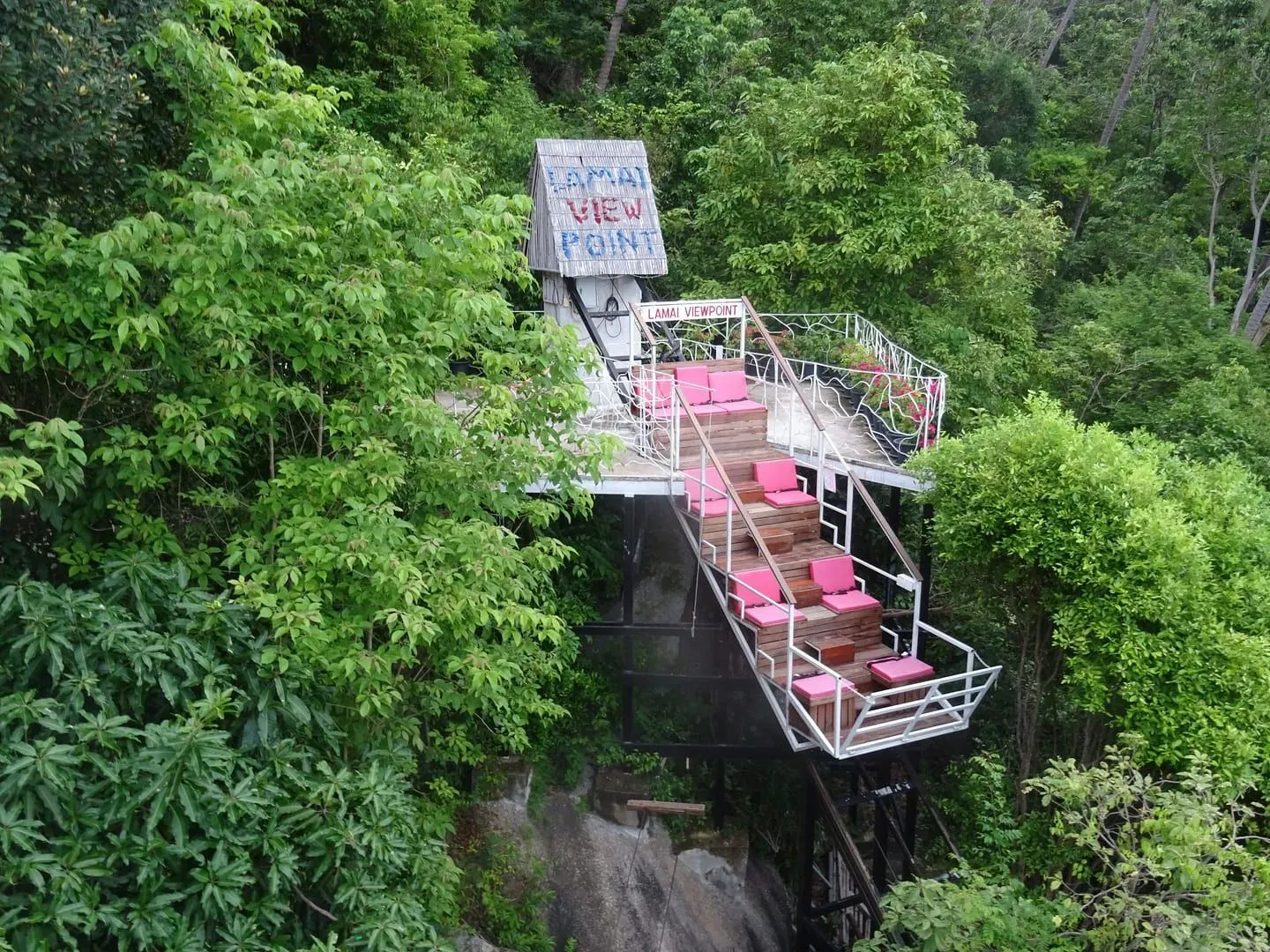 The cable car going to Lamai viewpoint above the village