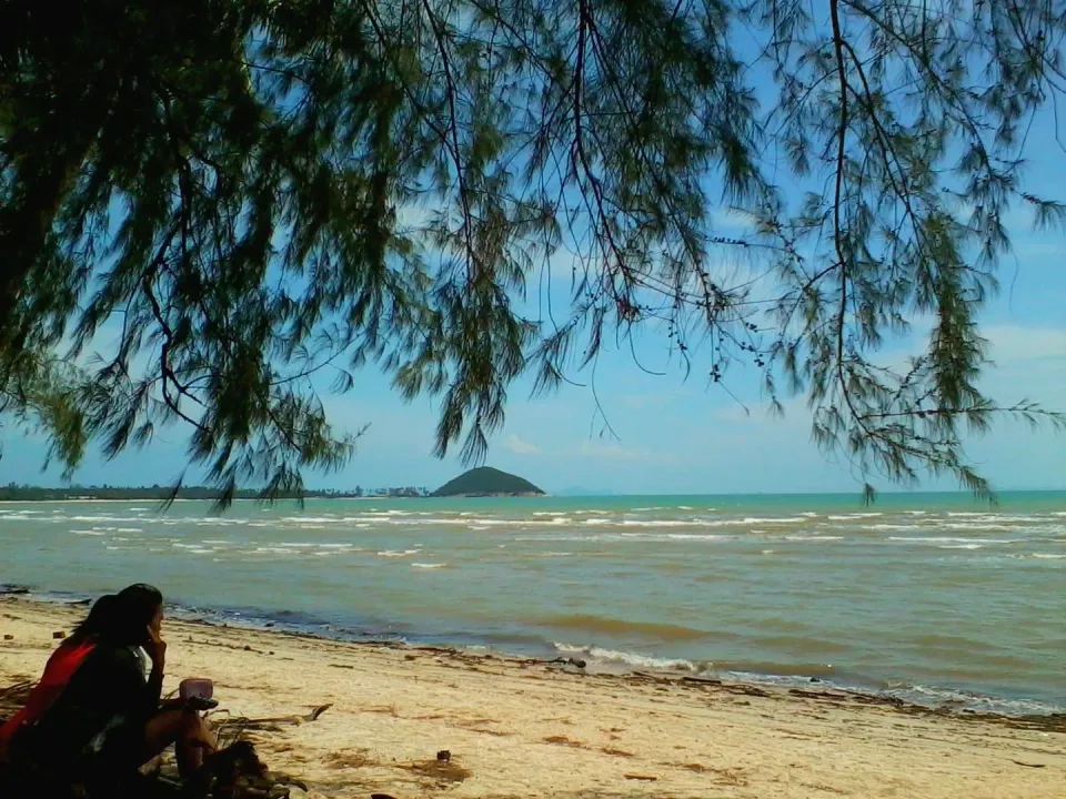 Lipa Noi Beach