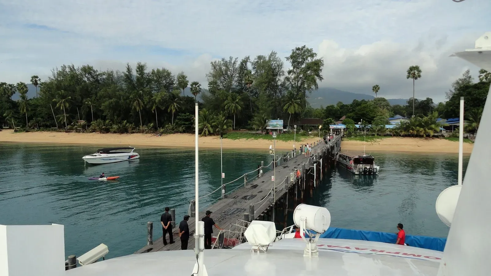Maenam Beach, Koh Samui: Calm Swimming, Thursday Market, Stays