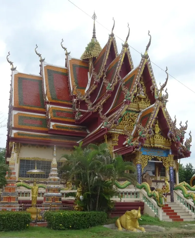 Wat Plai Laem in the north of Ko Samui: view 3