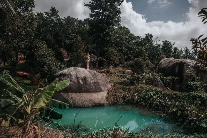 Tropical lagoon scenery along the inland roads and viewpoints reachable by rental car