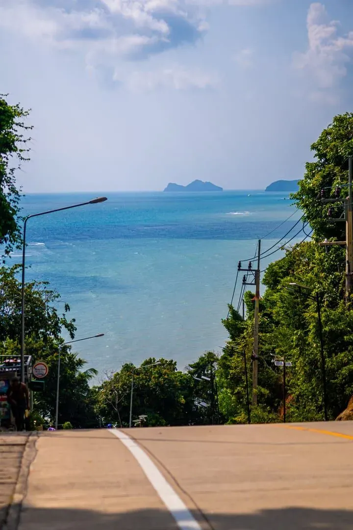 Lamai Bay, the coastline the Overlap Stone boulder platform looks down on
