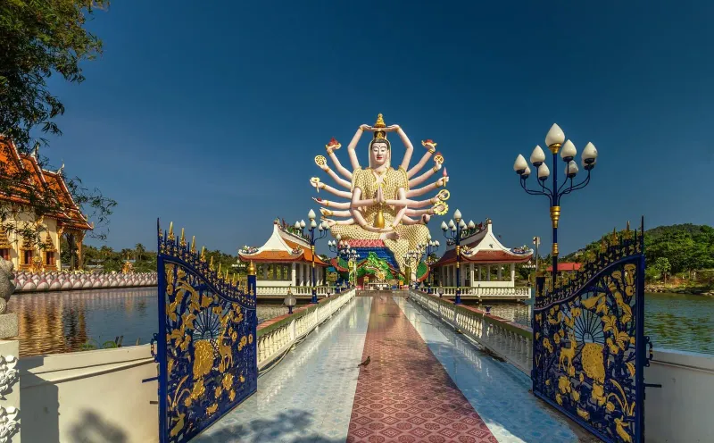 Wat Plai Laem